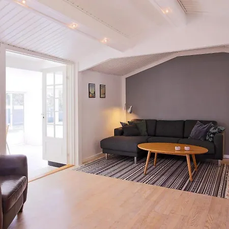 6 Person In Gilleleje-by Traum * Gilleleje