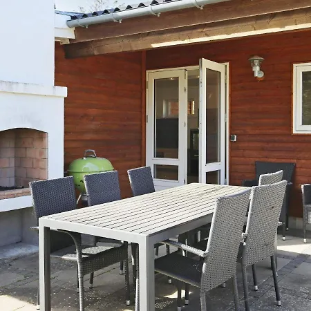 6 Person In Gilleleje-by Traum