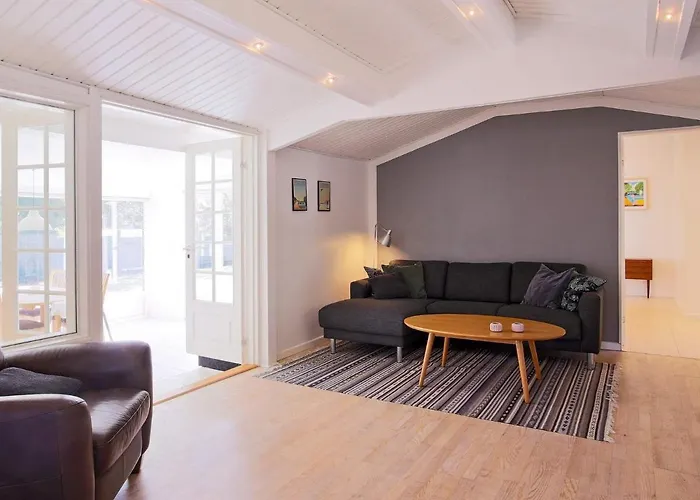 6 Person In Gilleleje-by Traum * Gilleleje